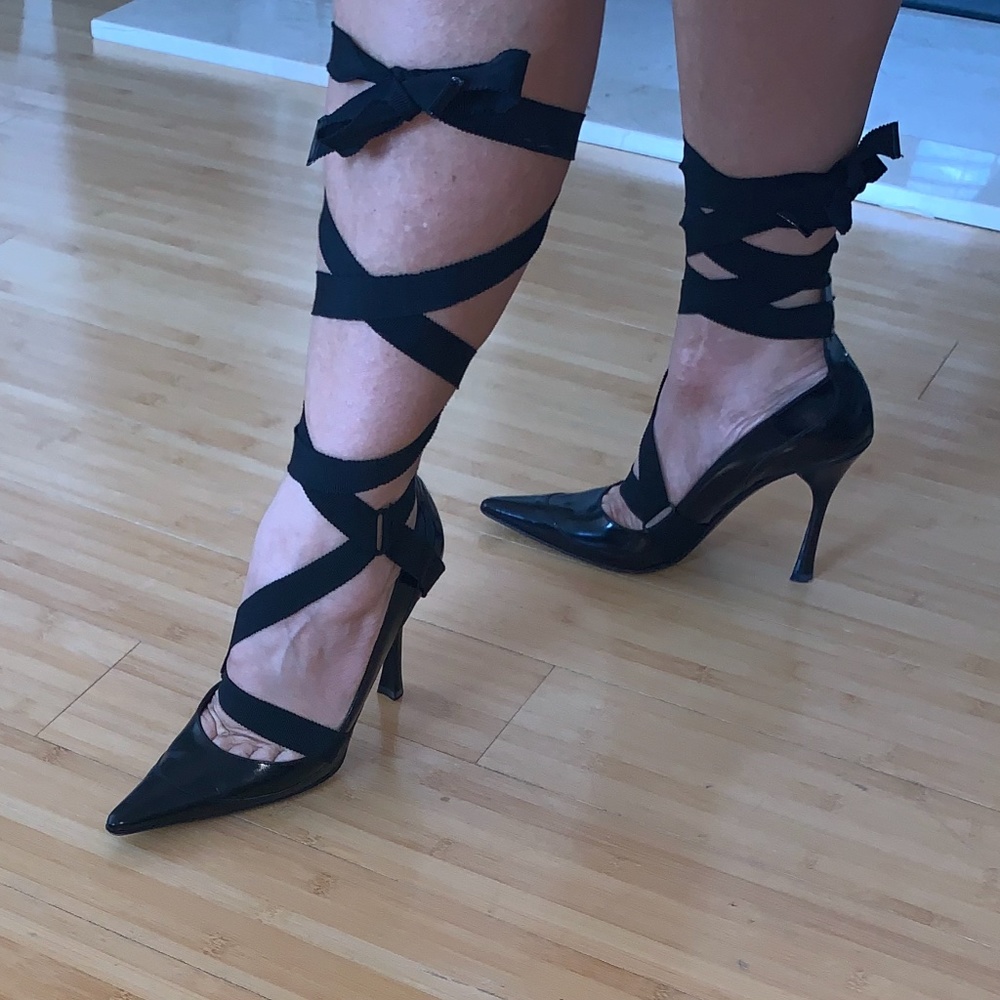 Gorgeous Sexy Womens Gucci High Heel Pump Strappy Ribbon Tie-Up Leg Size 7 Black